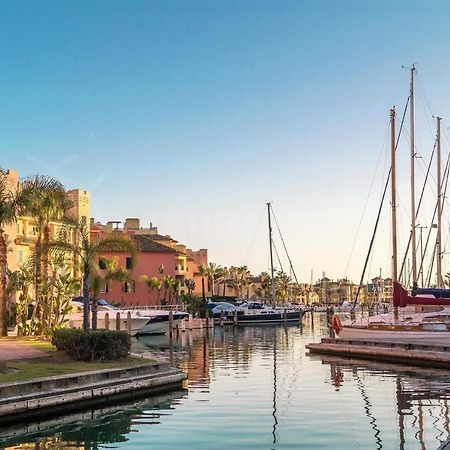 New & Modern Apartment - Marina, Сотогранде Екстериор снимка