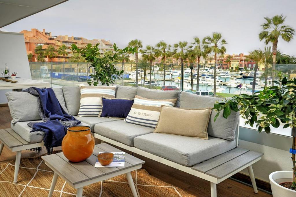 New & Modern Apartment - Marina, Сотогранде Екстериор снимка