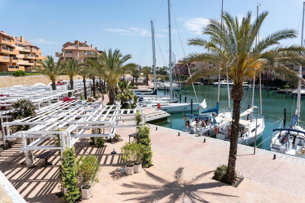 New & Modern Apartment - Marina, Сотогранде Екстериор снимка